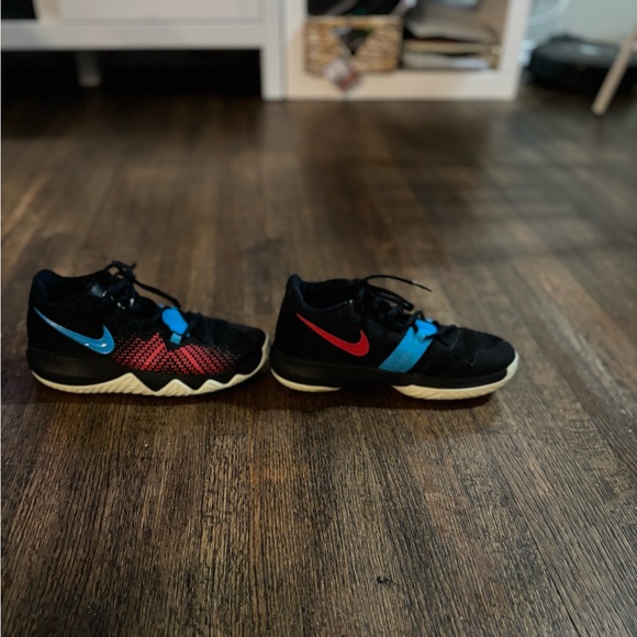 Nike Kyrie Flytrap Black Blue University Red (GS) basketball shoes - Picture 1 of 4